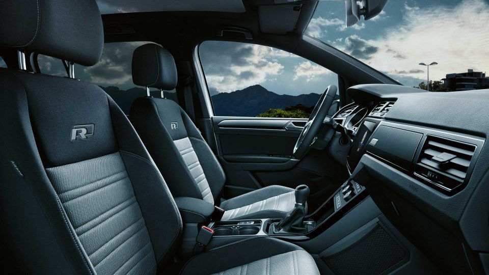 Volkswagen Touran R-Line: Interiér Volkswagen Touran R-Line: Interiér