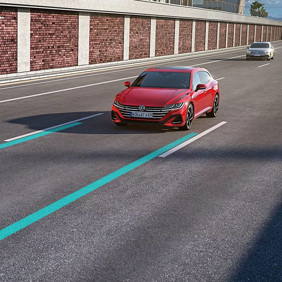 Volkswagen Arteon Shooting Brake: Systém pro udržování vozu v jízdním pruhu Lane Assist. Volkswagen Arteon Shooting Brake: Systém pro udržování vozu v jízdním pruhu Lane Assist.